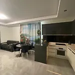 Midpoint Luxury Residence At Cleopatra Beach *